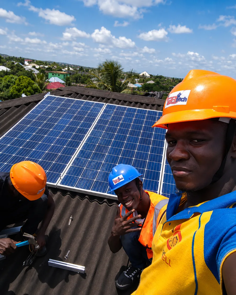 BBTECH solar installation team